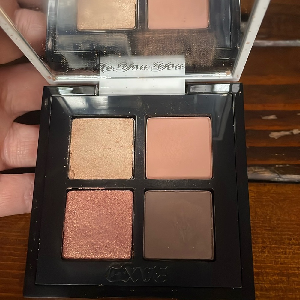 Eyeshadow palette